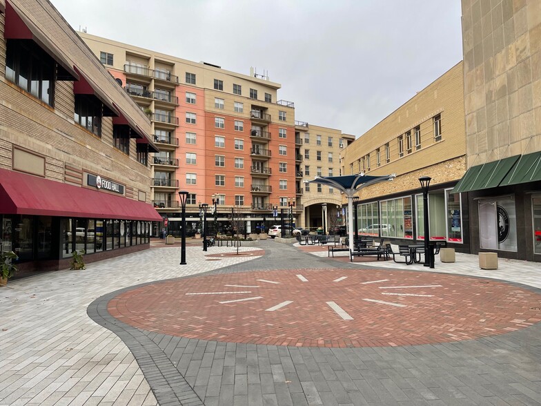 More Photos Of 40 Du Page Ct, Elgin Apartments For Lease