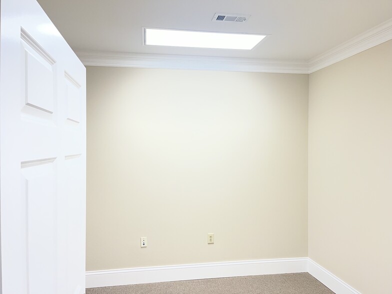 More Photos Of 1621 N Roberts Rd, Kennesaw Office For Lease
