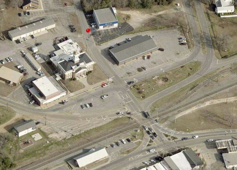 More Photos Of 114 4th St, Leesburg General Retail For Sale