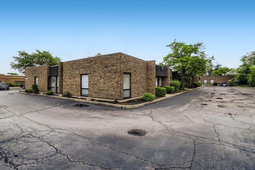 More Photos Of 415 E Golf Rd, Arlington Heights Office For Lease