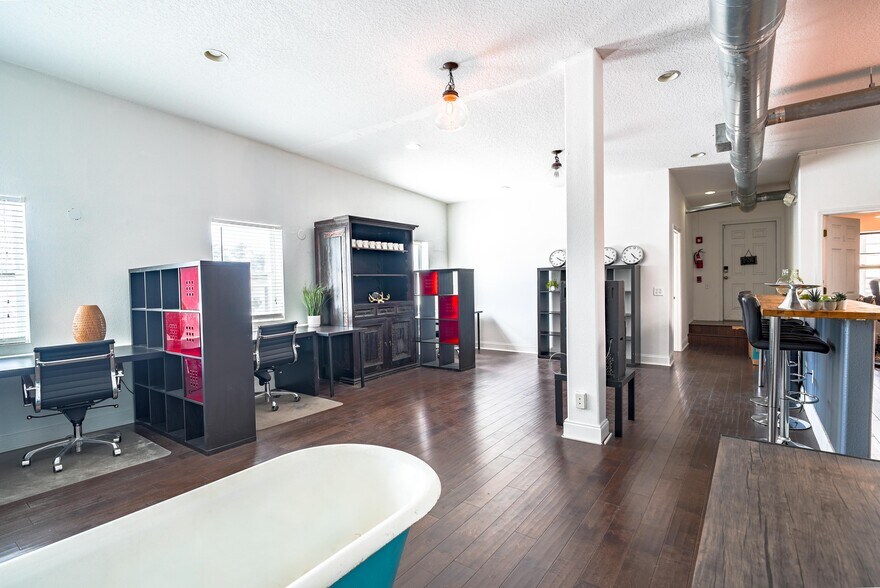 More Photos Of 2529 Central Ave, Saint Petersburg Coworking Space