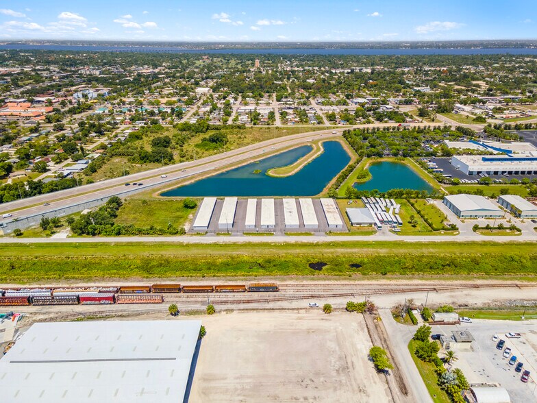 More Photos Of 3422 Palm Ave, Fort Myers Self Storage For Lease