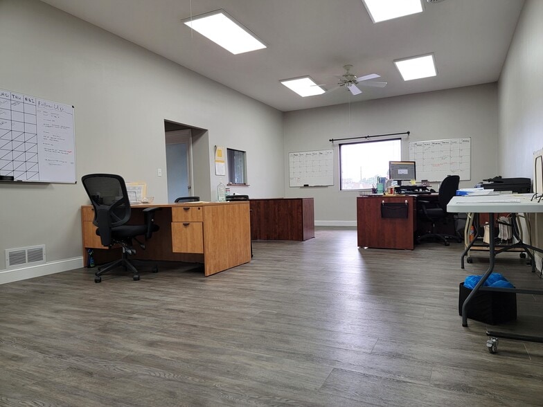 More Photos Of 6202 Material Ave, Loves Park Light Distribution For Sale