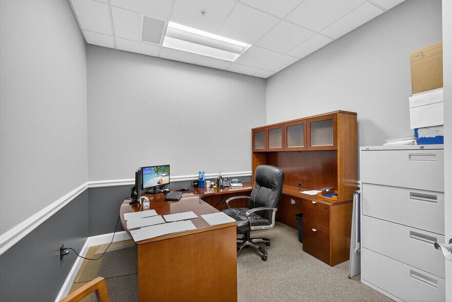 More Photos Of 641 University Blvd, Jupiter Medical For Sale