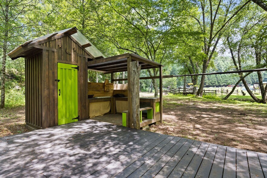 More Photos Of 32 Owl Creek Rd, Murphy Trailer Camper Park For Sale