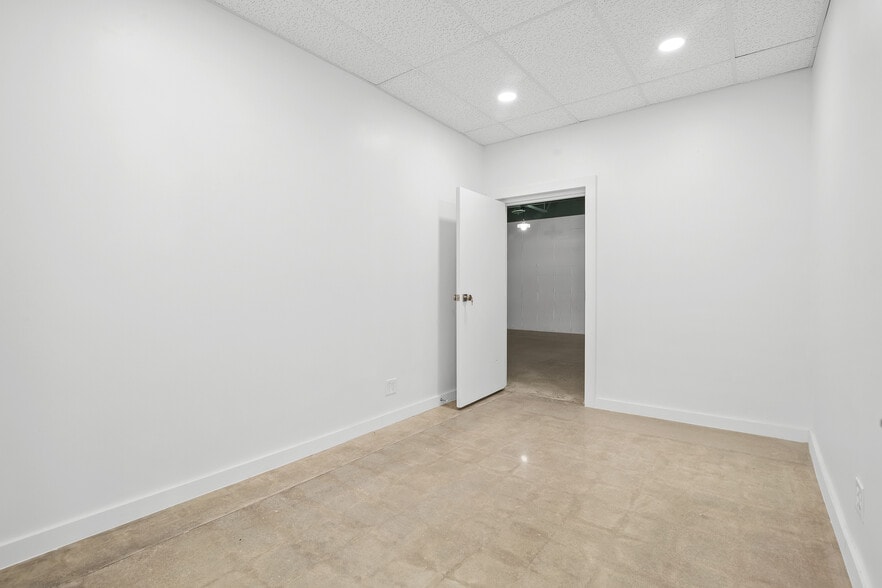 More Photos Of 1625 S Boston Ave, Tulsa Office For Sale