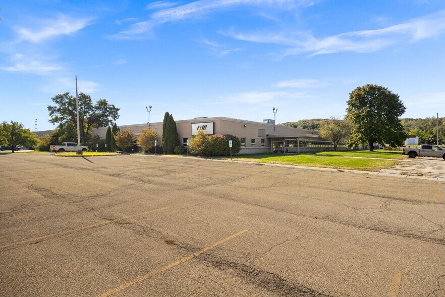 More Photos Of 6533 N Galena Rd, Peoria Manufacturing For Lease