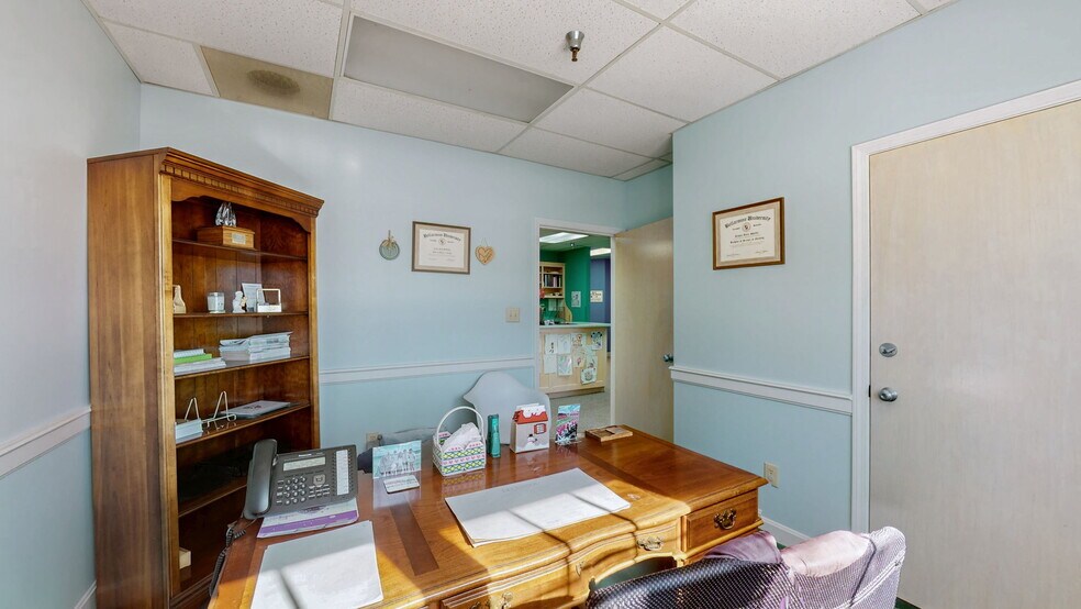More Photos Of 1701 Spring St, Jeffersonville Medical For Sale