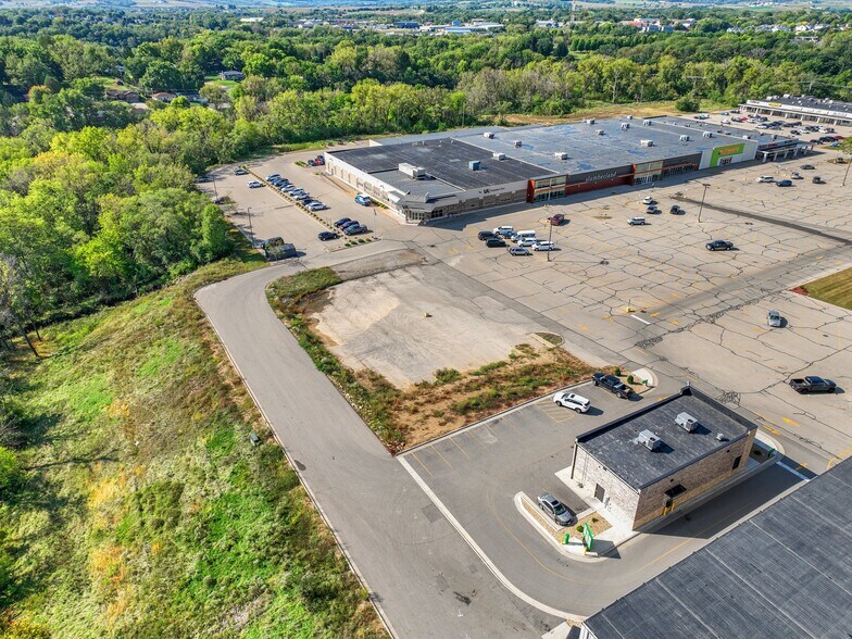 More Photos Of 2600 Dodge St, Dubuque Land For Lease