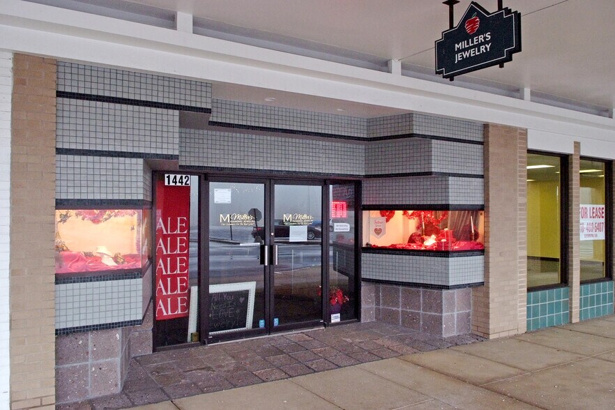 More Photos Of 1406-1500 Lexington Ave, Mansfield Unknown For Lease