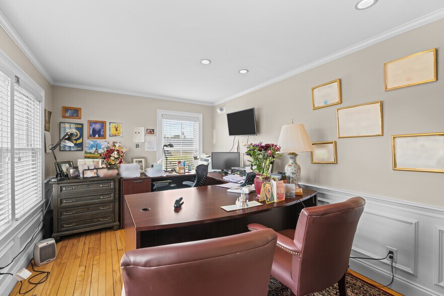 More Photos Of 385 South St, Shrewsbury Office For Sale