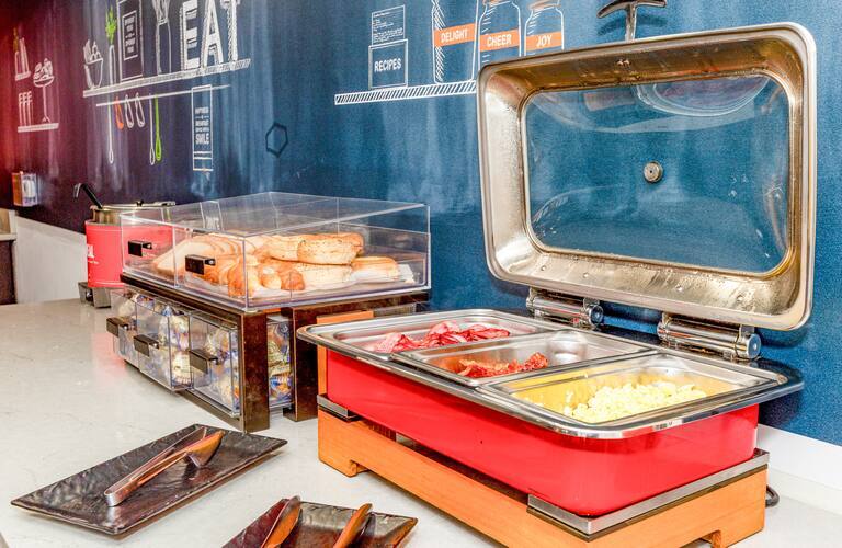 More Photos Of 2700 Green Oaks Rd, Fort Worth Hotel For Sale