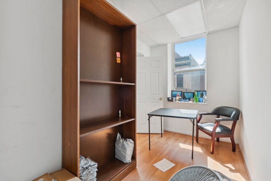 More Photos Of 519-521 N Charles St, Baltimore Office For Sale