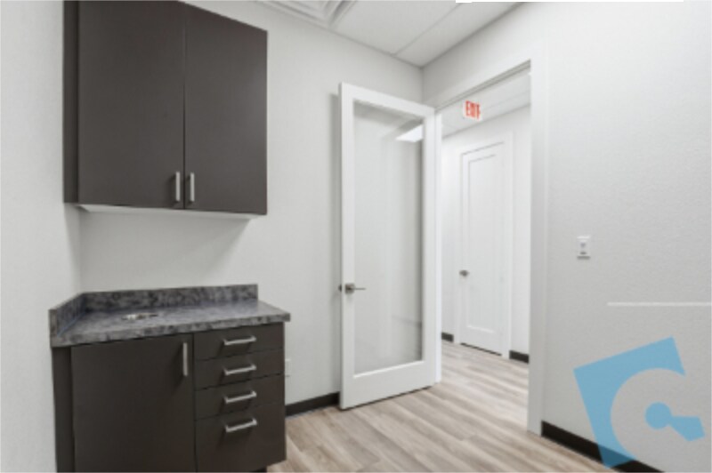 More Photos Of 9045 Mid Cities Blvd, North Richland Hills Medical For Lease