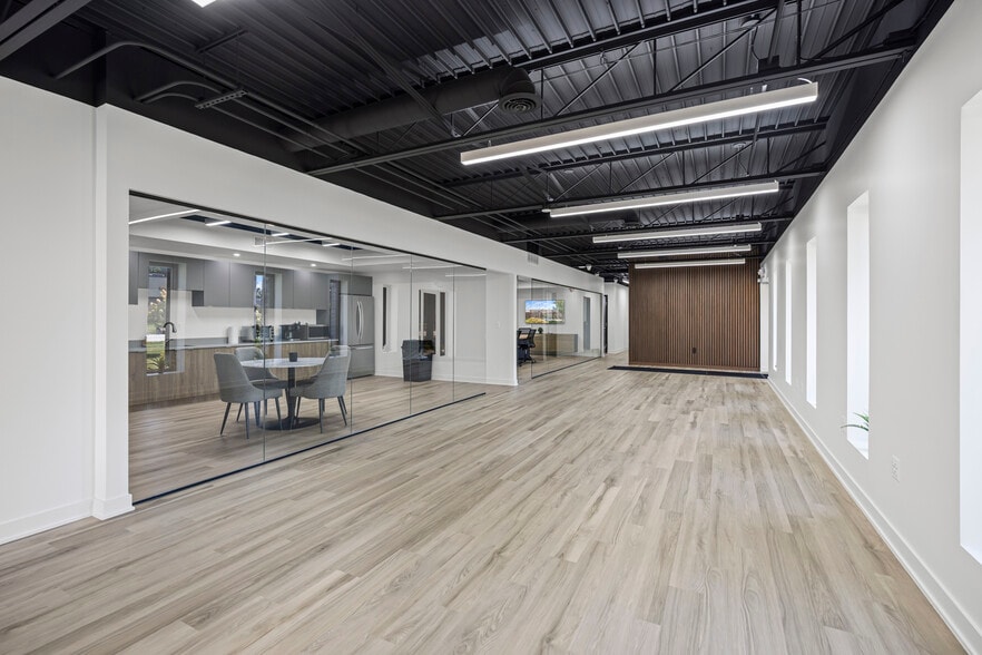 More Photos Of 23936 Industrial Park Dr, Farmington Hills Warehouse For Sale