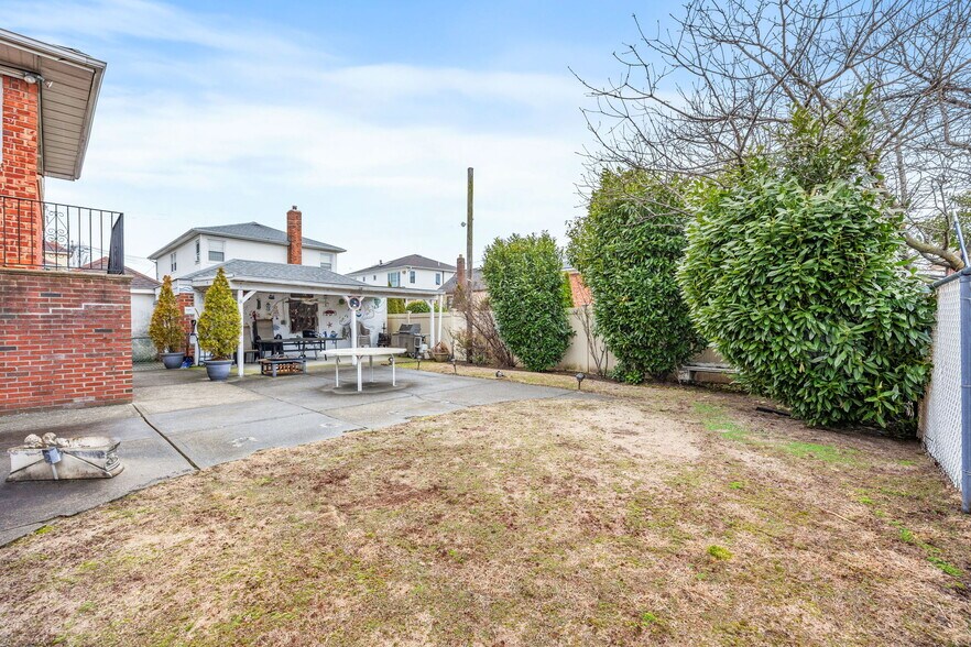 More Photos Of 15744 97th St, Howard Beach Multifamily For Sale