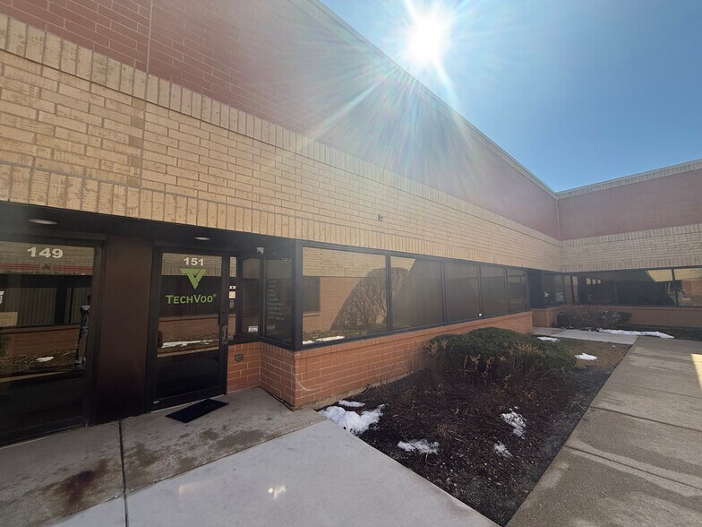 More Photos Of 141-161 Covington Dr, Bloomingdale Light Manufacturing For Lease