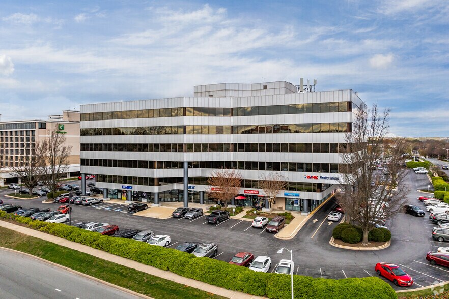 More Photos Of 6 Montgomery Village Ave, Gaithersburg Office For Lease
