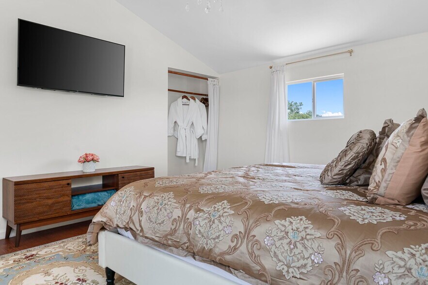 More Photos Of 1470 S Cranes Mill Rd, New Braunfels Lodge Meeting Hall For Sale