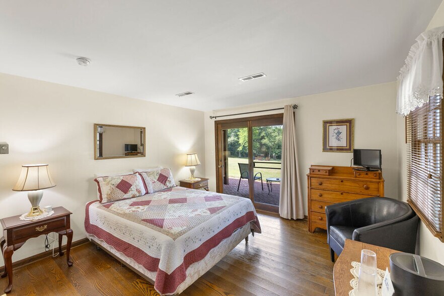 More Photos Of 40 Hospital Rd, Gettysburg Hotel For Sale