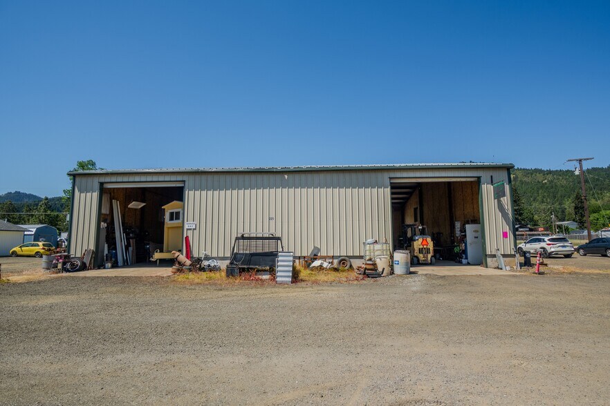 More Photos Of 215 Lawson Ln, Tenmile Warehouse For Sale