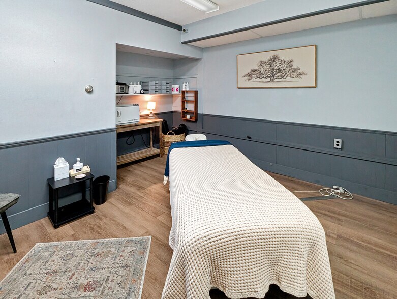 More Photos Of 57 N Plank St, Rossville Office For Sale