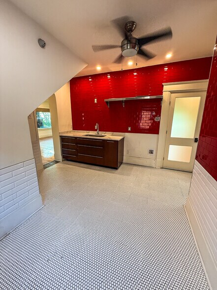 More Photos Of 1701 N Stanton St, El Paso Office For Sale