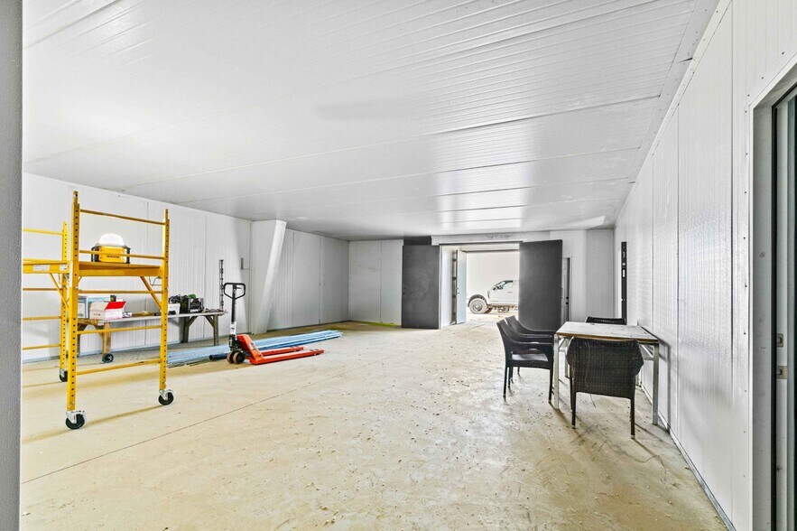 More Photos Of 22245 Mitchell Blvd, California City Warehouse For Lease