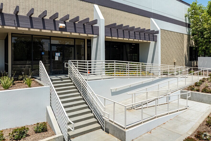 More Photos Of 542 W Covina Blvd, San Dimas Manufacturing For Lease