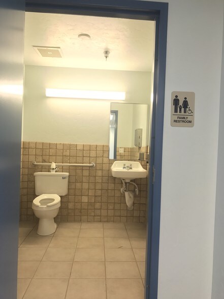 More Photos Of 1310 W St Marys Rd, Tucson Medical For Lease