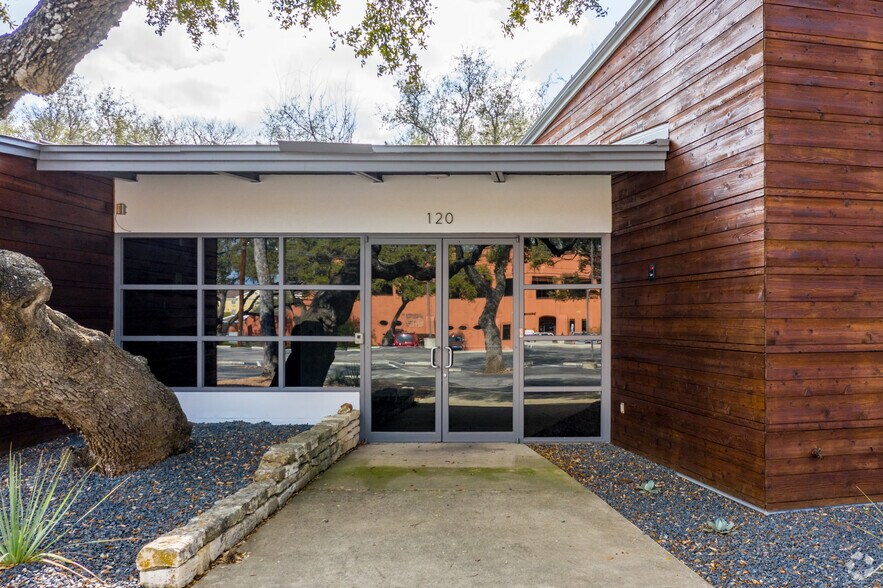 More Photos Of 120 Chula Vis, San Antonio Office For Sale