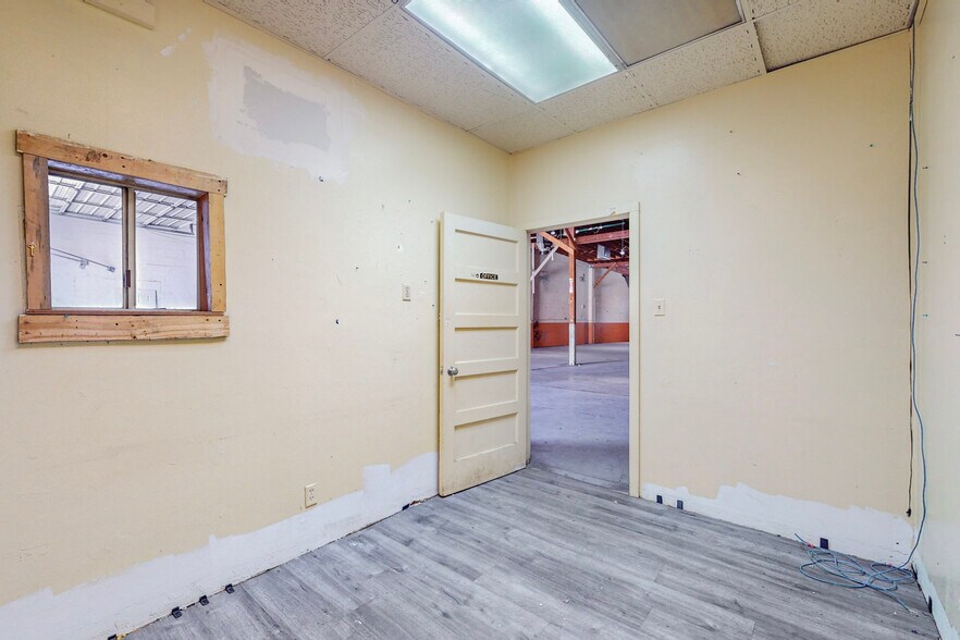 More Photos Of 1823 Commercial St NE, Albuquerque Warehouse For Sale