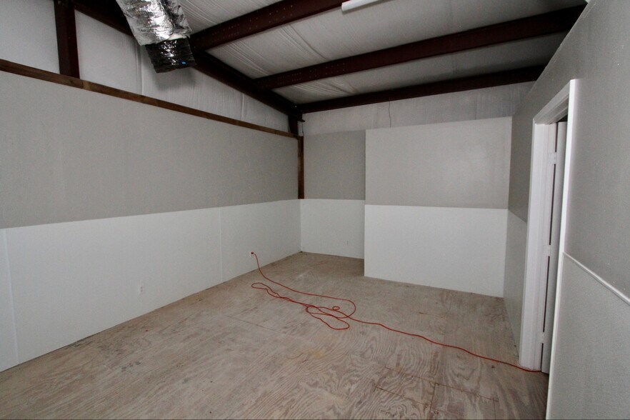 More Photos Of 11518 Bogs Rd, Tomball Shelter For Sale