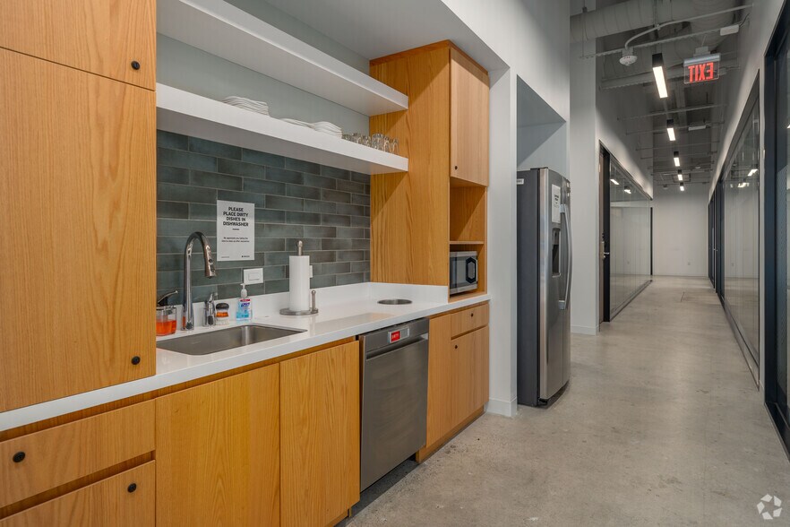 More Photos Of 1980 Post Oak Blvd, Houston Coworking Space