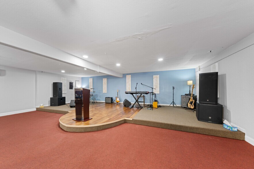 More Photos Of 4124 Blanco Rd, San Antonio Freestanding For Sale