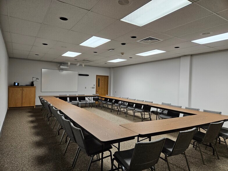 More Photos Of 1258 S Washington Ave, Saginaw Office For Sale