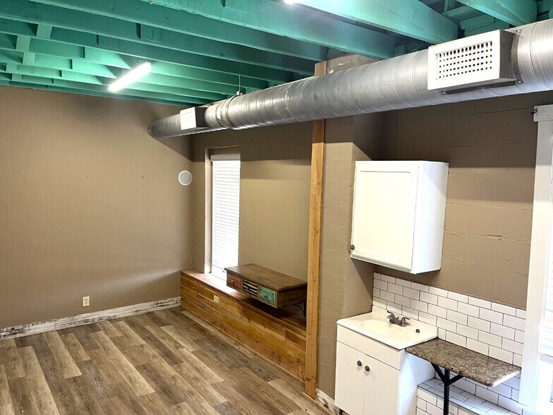 More Photos Of 318 N Chadbourne St, San Angelo Storefront For Sale