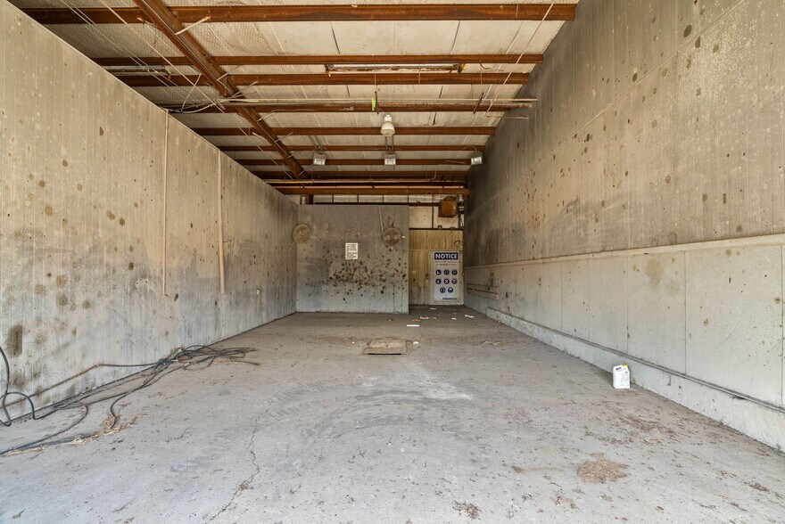 More Photos Of 3806 E Rio Grande St, Victoria Warehouse For Sale