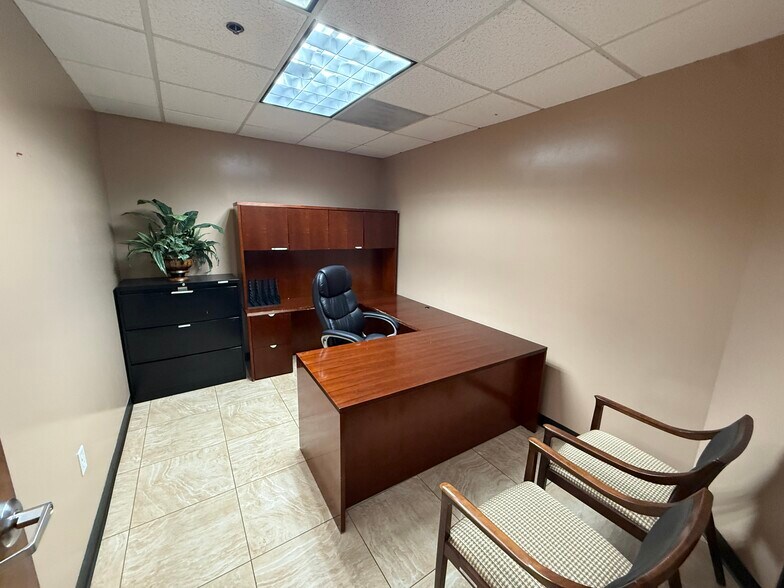 More Photos Of 202 E Earll Dr, Phoenix Medical For Sale