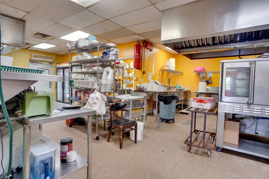 More Photos Of 411 National Hwy, Thomasville Hotel For Sale