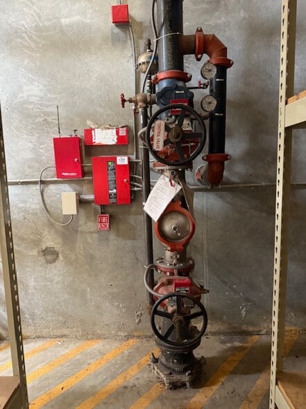 More Photos Of 919 N Bowser Rd, Richardson Warehouse For Lease