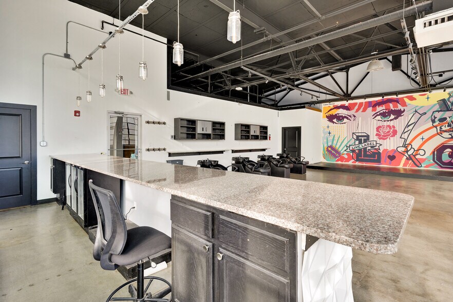 More Photos Of 1817 Broad St, Chattanooga General Retail For Lease