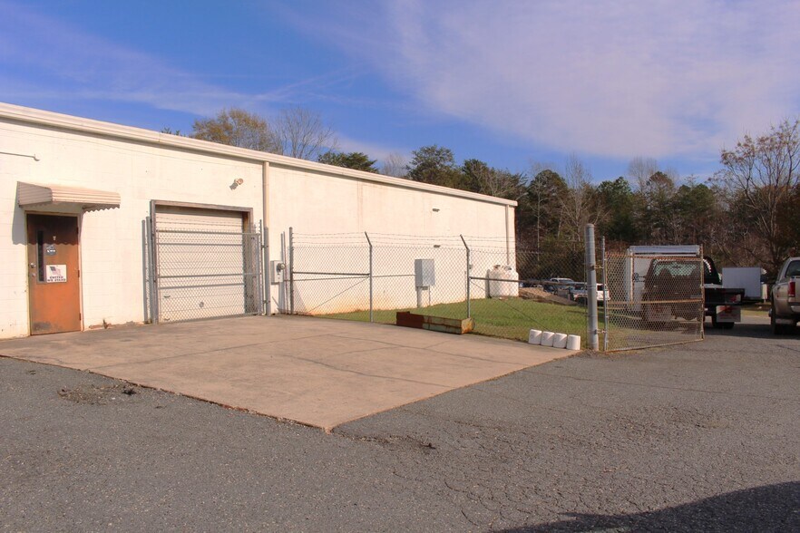 More Photos Of 994 Rhyne Rd, Clover Light Manufacturing For Sale