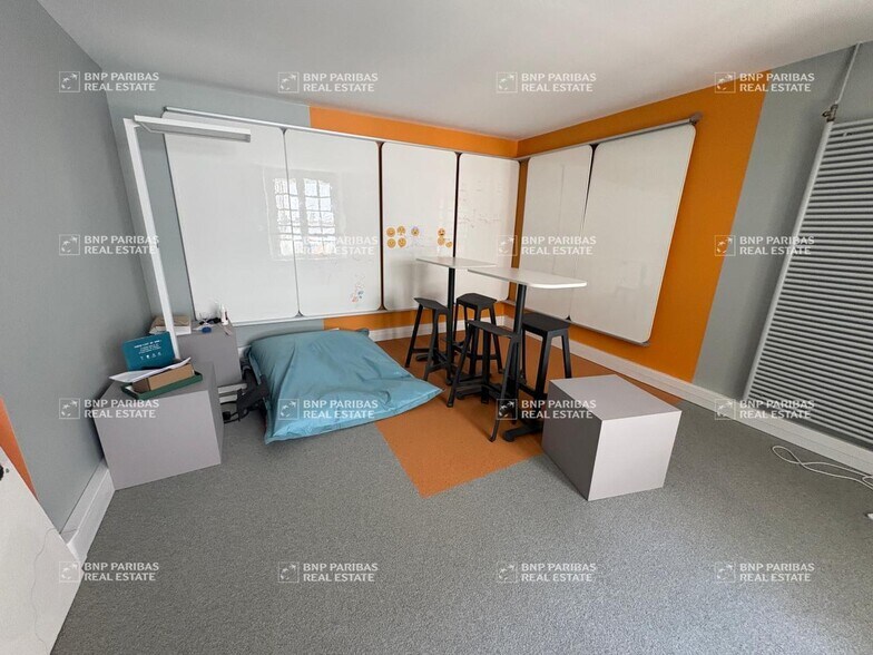 More Photos Of , Nantes Office For Sale