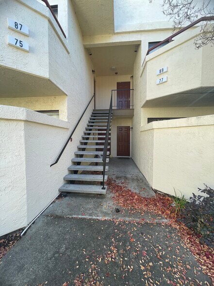 More Photos Of 1093 Del Rio Circle, Concord Apartments For Sale