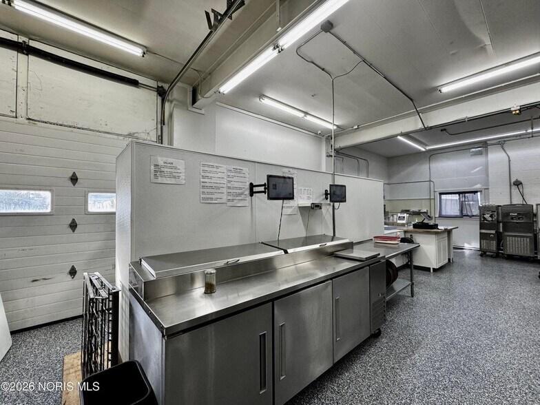 More Photos Of 301 S Defiance St, Stryker Auto Repair For Sale