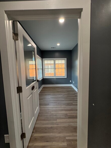 More Photos Of 301-304 Macy Dr, Roswell Medical For Lease