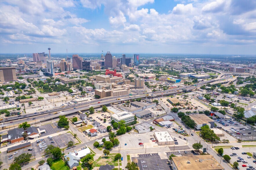 More Photos Of 718 Lexington Ave, San Antonio Medical For Lease