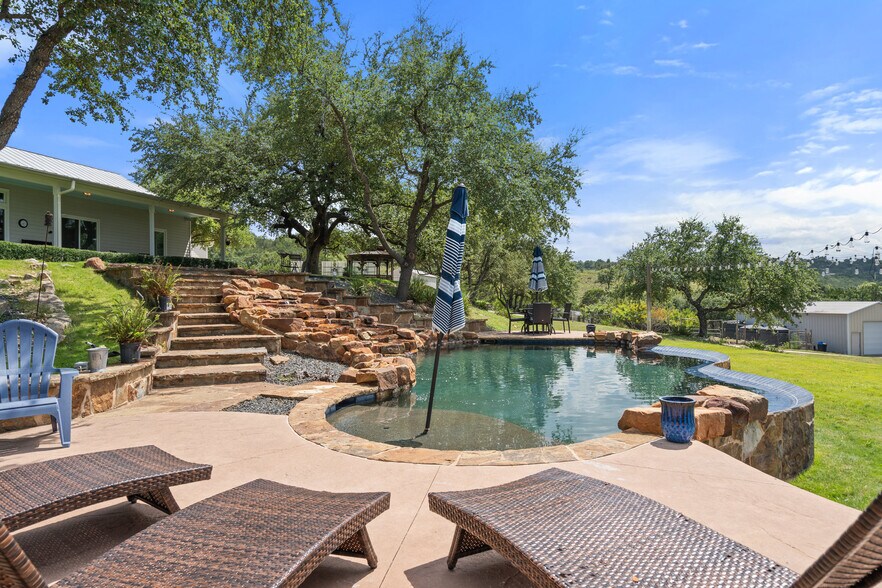 More Photos Of 4607 R O Dr, Spicewood Lodge Meeting Hall For Sale
