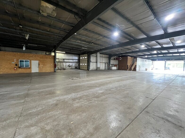 More Photos Of 2470 Evans City Rd, Harmony Warehouse For Sale